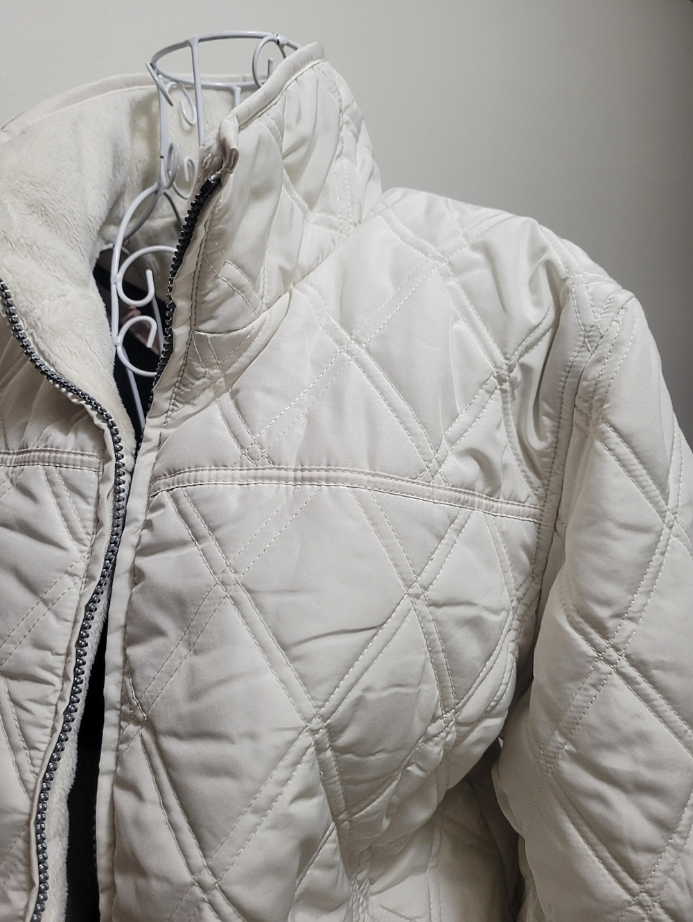 Womans Jacket - Picture 2 of 15